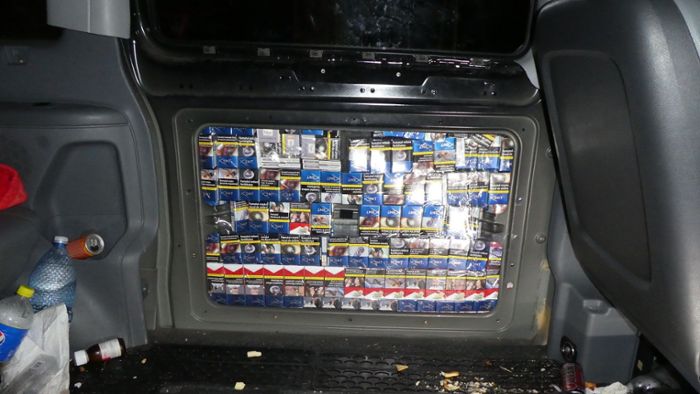 Professionell versteckt – 21.800 Zigaretten in Klein-Lkw entdeckt