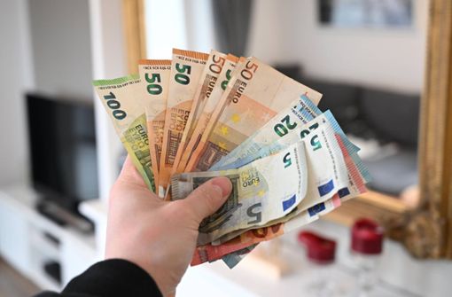 Der Lohn von Beschäftigten betrug in Baden-Württemberg vergangenes Jahr pro Kopf 42.110 Euro. (Symbolbild) Foto: IMAGO/Lobeca/IMAGO/Felix Schlikis