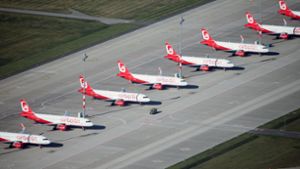 Air-Berlin-Maschinen stehen derzeit ohne Einsatz am Flughaben in Berlin. Foto: dpa-Zentralbild
