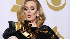 Sängerin Adele behauptet Platz 1