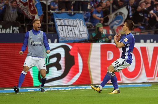 Jubel beim FC Schalke 04. Gegen RB Leipzig gelingt ein 2:0-Erfolg. Foto: dpa