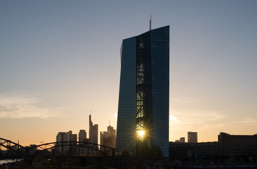 Die Europäische Zentralbank in Frankfurt: Experten gehen davon aus, dass bei einem Austritt Großbritanniens aus der EU viele Banker von der Themes an den Main ziehen würden. Foto: dpa