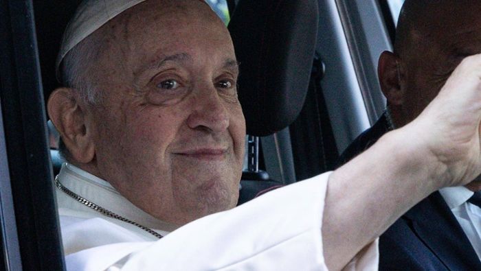 Papst Franziskus hat die Klinik wieder verlassen
