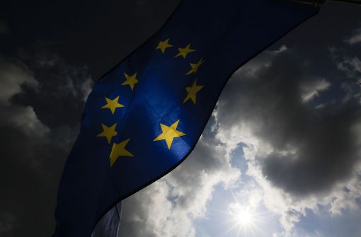 Dunkle Wolken sind über der EU aufgezogen, aber Woche für Woche demonstrieren EU-Freunde. Foto: AP