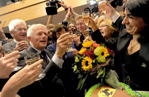 Jubel bei den Grünen: Fritz Kuhn wird der neue Oberbürgermeister in Stuttgart. Foto: dpa