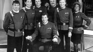 Leonard Nimoy (links) ist im Alter von 83 Jahren in Los Angeles gestorben. Berühmt wurde er durch die Rolle des Mr. Spock in der Science-Fiction-Serie Star Trek - Raumschiff Enterprise. Foto: Bruce Birmelin/dpa