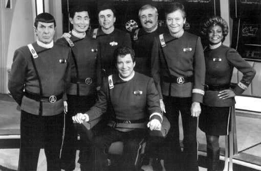 Leonard Nimoy (links) ist im Alter von 83 Jahren in Los Angeles gestorben. Berühmt wurde er durch die Rolle des Mr. Spock in der Science-Fiction-Serie Star Trek - Raumschiff Enterprise. Foto: Bruce Birmelin/dpa