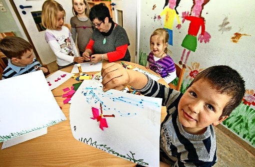 Wer malen will, darf das: In Filderstädter Kitas wird ein offenes Konzept angewendet; die Kinder dürfen  wählen, was sie tun wollen. Foto: dpa