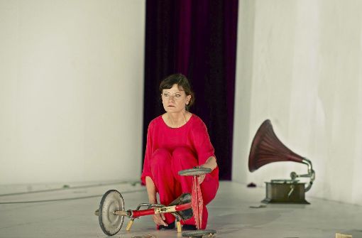 Astrid Meyerfeldt in „Der Kirschgarten“ am Schauspiel Stuttgart Foto: JU Ostkreuz