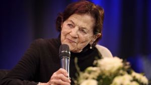 Eine beeindruckende Persönlichkeit: die 93-jährige Jüdin Eva Erben in der Fellbacher Schwabenlandhalle Foto: Gottfried Stoppel