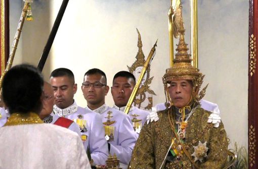 Die Krone von Thailands König Maha Vajiralongkorn ist aus purem Gold und wiegt mehr als sieben Kilogramm. Foto: AFP