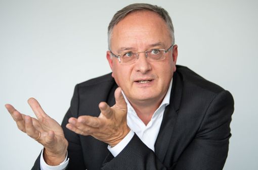 SPD-Fraktionschef Andreas Stoch sieht gute Argumente für die Kaufprämie. Foto: dpa/Sebastian Gollnow