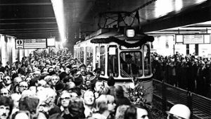 Die erste Fahrt der Straßenbahn am 9. April 1976 Foto: SSB-Archiv