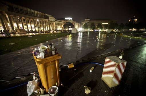Im Herzen der Stadt wie hier am Schlossplatz muss die AWS schon länger verbissen um Sauberkeit kämpfen Foto: Peter Petsch