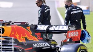 Kann der neue Red-Bull-Bolide RB16B  den Mercedes-Piloten Lewis Hamilton (li.) und Valtteri Bottas  in diesem Jahr gefährlich werden? Wir nehmen die Teams und ihre Fahrer unter die Lupe. Foto: imago//Jerry Andre