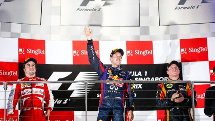 Vettel rast in Singapur zum Sieg-Hattrick