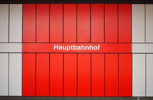 Am Hauptbahnhof in Stuttgart bremst am Dienstag ein Kurzschluss in einer Oberleitung den S-Bahn-Verkehr aus (Symbolbild). Foto: Leserfotograf burgholzkaefer