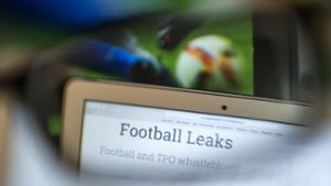 Auf der Webseite von „Football Leaks“ sind teilweise Details aus den Verträgen von Fußball-Profis wie Mesut Özil nachzulesen. Foto: dpa