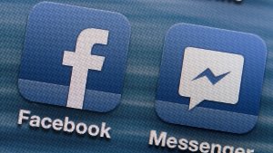 Neben der Facebook-App müssen Nutzer auch den Messenger installieren, wenn sie mit ihren Freunden chatten wollen Foto: dpa-Zentralbild