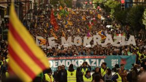 Die Menschen in Barcelona gehen für das Unabhängigkeitsreferendum Kataloniens auf die Straße. Foto: AP