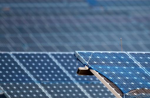 Die Stadt nimm in diesem Jahr sechs neuen Solaranlagen auf Dächern in Betrieb. Weitere sollen folgen. Foto: dpa/Jan Woitas