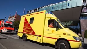 Transport des Ebola-Patienten in Hamburg - auch Stuttgart will bei der Ebola-Gefahr vorsorgen Foto: dpa