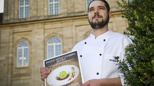 Markus Eberhartinger präsentiert das Kochbuch. Foto: Max Kovalenko