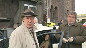 Klaus Spürkel als Dr. Kocher (rechts) zusammen mit Dietz-Werner Steck als Kommissar Bienzle im „Tatort - Bienzle und der Taximord“ (undatierte Aufnahme). Foto: Schweigert/SWRdpa