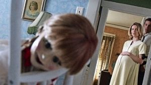 In dieser Puppe steckt noch etwas anderes: Szene aus „Annabelle“ - mehr Bilder aus dem Film finden Sie in unserer Bildergalerie! Foto: Verleih