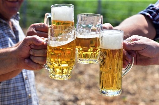 Das Feierabend-Bierchen kann zur Gewohnheit werden und im schlimmsten Fall zur Sucht führen Foto: dpa-Zentralbild