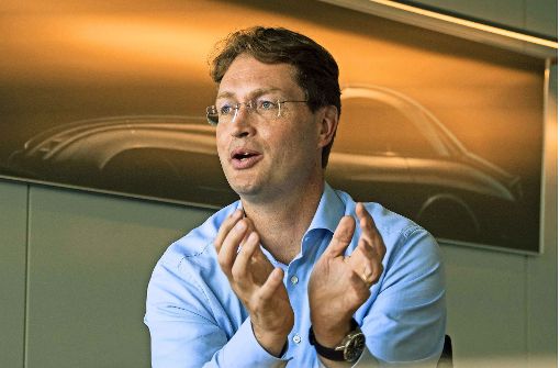 „Das Auto fährt wunderbar“, schwärmt Mercedes-Entwicklungschef Källenius von der Fahrt mit einem Prototypen mit Brennstoffzellenantrieb. Foto: factum/Weise