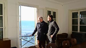 Herzog Michael (links) und Philipp Krügele genießen die Aussicht Foto: Sandra Brock