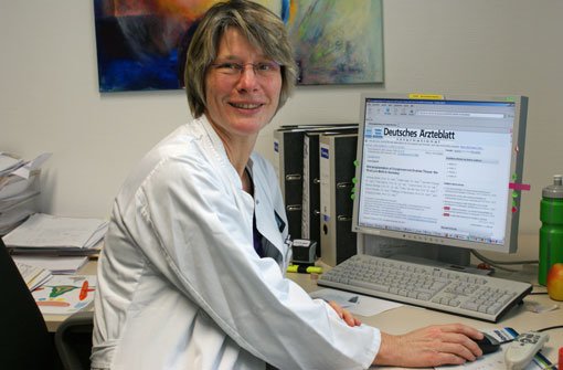 Dr. Barbara Lawrenz, leitende Oberärztin für Endokrinologie und Reproduktionsmedizin an der Uni-Frauenklinik in Tübingen, macht Krebspatientinnen mit Kinderwunsch Mut. Foto: dane