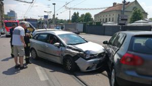 Bei einem Unfall in Bad Cannstatt wurden drei Personen leicht verletzt. Foto: 7aktuell.de/Frank Herlinger