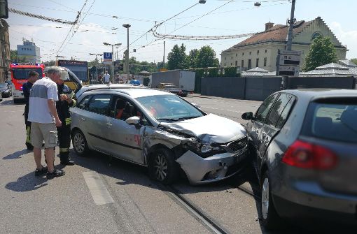 Bei einem Unfall in Bad Cannstatt wurden drei Personen leicht verletzt. Foto: 7aktuell.de/Frank Herlinger