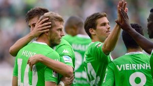 Der VfL Wolfsburg hat seinen ersten Saisonsieg in der Fußball-Bundesliga gefeiert. Gegen Bayer 04 Leverkusen gewannen die Wölfe am Sonntag mit 4:1.  Foto: dpa