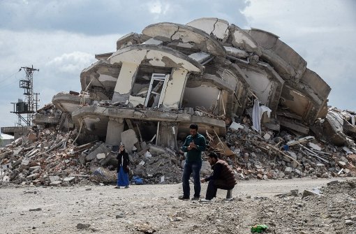 In Yuksekova, im Südosten der Türkei, sind mehrere Gebäude bei den Luftschlägen schwer beschädigt worden. Foto: AFP