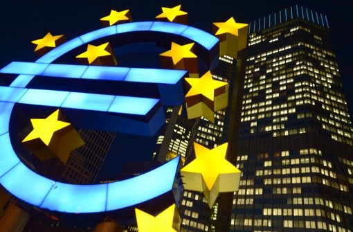 Die EZB in Frankfurt am Main hält die Nothilfe hoch. Foto: dpa