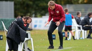 Zuletzt sehr unzufrieden: VfB-II-Chefcoach Frank Fahrenhorst (re.), Assistent Heiko Gerber. Foto: imago/Oliver Vogler/de
