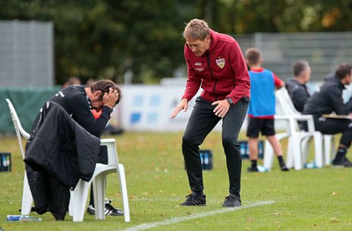 Zuletzt sehr unzufrieden: VfB-II-Chefcoach Frank Fahrenhorst (re.), Assistent Heiko Gerber. Foto: imago/Oliver Vogler/de