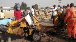 Zwei Schülerinnen haben sich auf einem Markt im Nordosten Nigerias in die Luft gesprengt. Dabei kamen dutzende Menschen um. Foto: AP