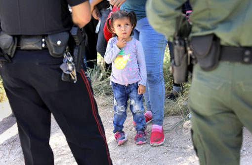 Blick ins Ungewisse: immer mehr Flüchtlinge aus Lateinamerika werden von der US-Grenzsicherungspolizei aufgegriffen. Sie hoffen auf Asyl in den USA. Fotos: AFP/John Moore Foto:  