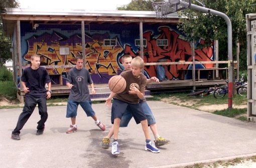 Auch an der Beethovenstraße in Botnang sollen die Jugendlichen künftig Basketball spielen können. Foto: Archiv Sigerist
