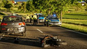 Motorradfahrer stirbt nach Zusammenstoß mit Auto
