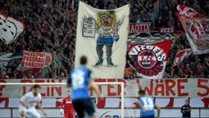 Unter der Gürtellinie: Kölner Fans beleidigen Dietmar Hopp auf einem Plakat beim Spiel gegen Hoffenheim. Foto: dpa