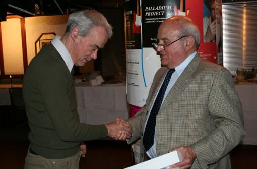 Bernd Pfitzenmaier (links) mit dem früheren Verleger  der KWZ, Horst Reichert. Foto: privat