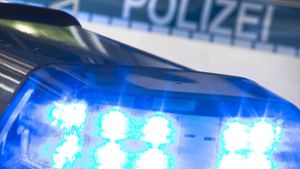 Mehrere Anrufer meldeten einen Flitzer in Esslingen – die Polizei rückte sofort aus. Foto: dpa