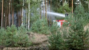 Auch Bundeswehr und Bundespolizei sind im Einsatz gegen die Flammen. Foto: dpa