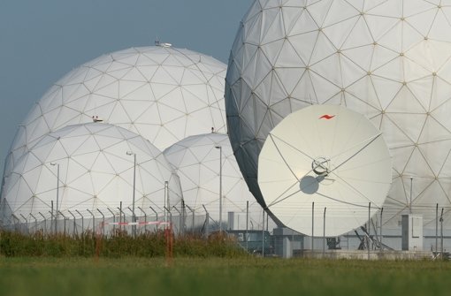 Radarkuppeln (Radome) auf dem Gelände der BND-Station in Bad Aibling Foto: dpa