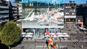 Noch Fassade, schon Bild: Kunstmuseum Stuttgart wirbt für „Wände / Walls“ Foto: Kunstmuseum Stuttgart/Martin Mannweiler